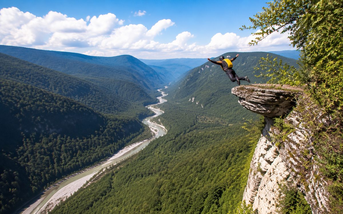 Bungy 207 — прыжок с 207 метров (Скайпарк)